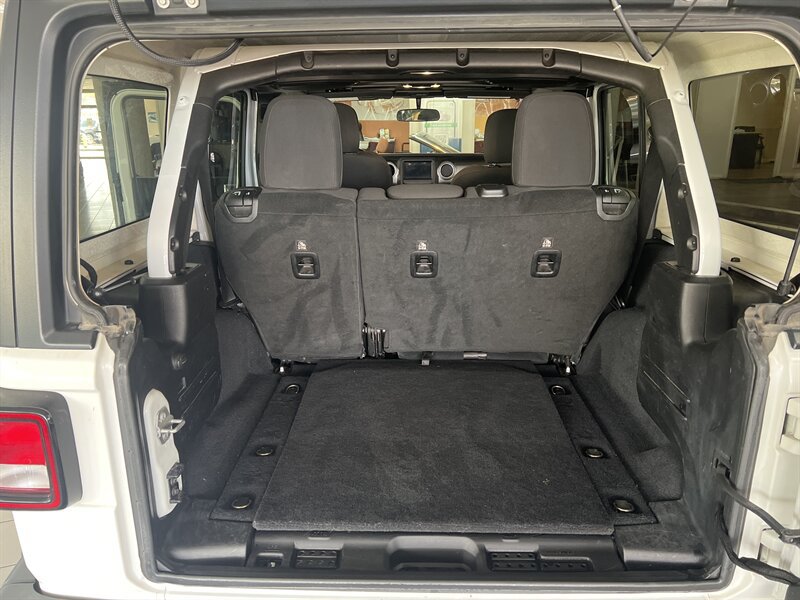 Used 2019 Jeep Wrangler Unlimited Sahara AWD/4WD image 28
