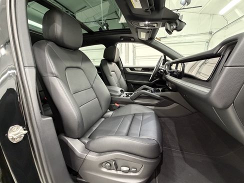 Certified 2026 Porsche Cayenne AWD/4WD image 23