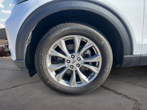 Used 2023 Ford Explorer Limited image 14