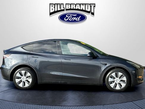Used 2024 Tesla Model Y Long Range AWD/4WD image 2