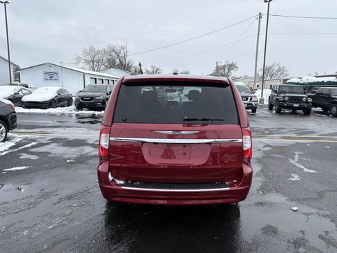 Used 2015 Chrysler Town & Country Touring-L w/ Driver Convenience Group image 23