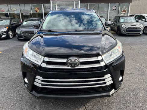 Used 2017 Toyota Highlander XLE w/ Carpet Mat Package AWD/4WD image 5