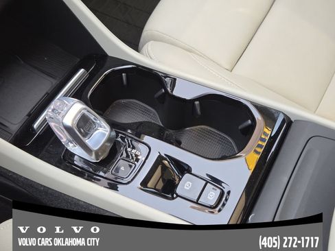 Certified 2024 Volvo XC40 B5 Ultimate w/ Protection Package Premier AWD/4WD image 16