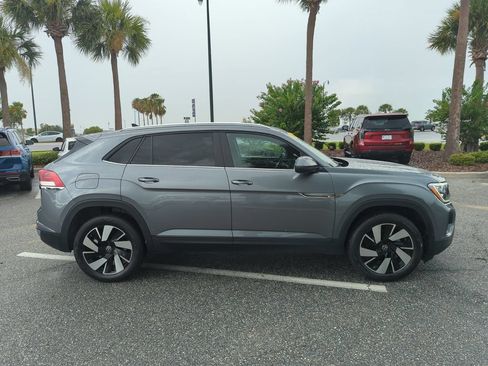 Used 2024 Volkswagen Atlas Cross Sport SE AWD/4WD image 3