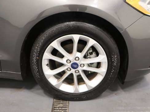 Used 2020 Ford Fusion SE image 27