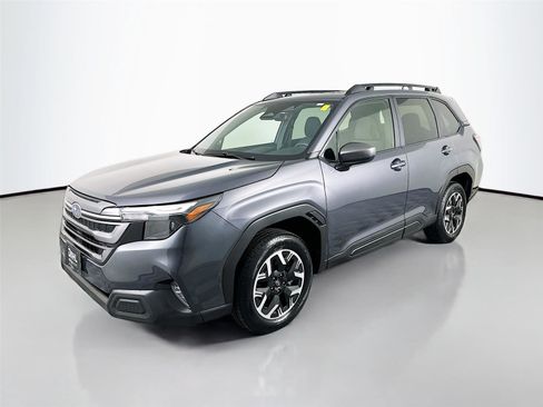 Used 2025 Subaru Forester Premium image 3