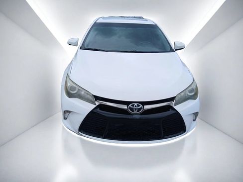 Used 2017 Toyota Camry SE FWD image 3