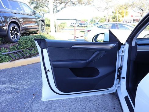 Used 2023 Tesla Model Y Long Range image 23