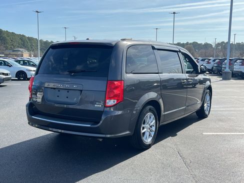 Used 2019 Dodge Grand Caravan SXT image 3