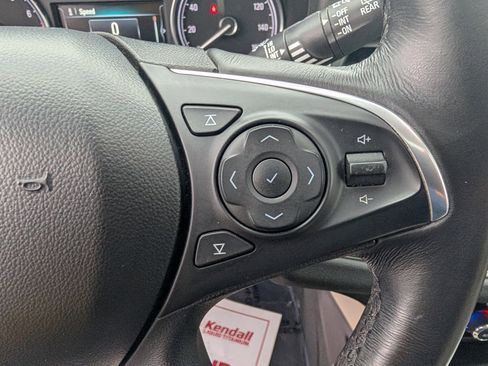 Used 2018 Buick Enclave Essence image 16