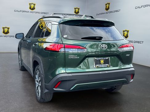 Used 2022 Toyota Corolla Cross XLE w/ Convenience Package FWD image 3