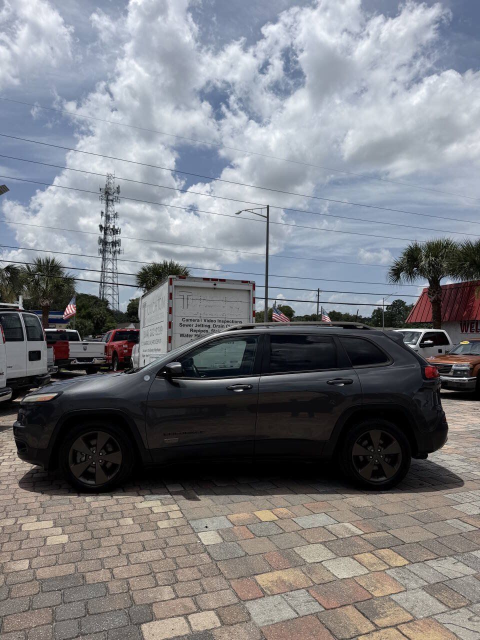 Used 2017 Jeep Cherokee 75th Anniversary FWD image 11