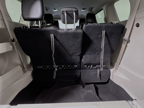 Used 2024 Chrysler Pacifica Touring-L image 31