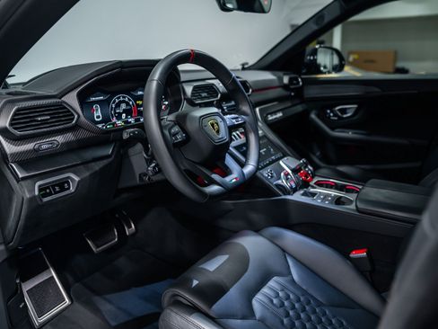 Used 2024 Lamborghini Urus Performante AWD/4WD image 10
