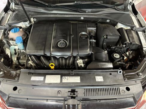 Used 2014 Volkswagen Passat 2.5 SE image 32