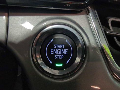 Used 2025 Chevrolet Trax LT w/ LT Convenience Package image 18