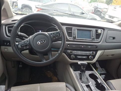 Used 2019 Kia Sedona EX image 11