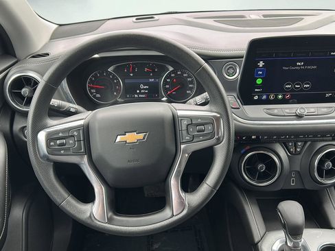 Used 2025 Chevrolet Blazer LT FWD image 6