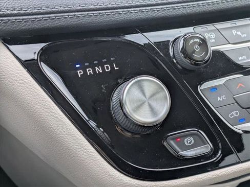 Used 2019 Chrysler Pacifica Limited w/ Advanced Safetytec Group FWD image 13