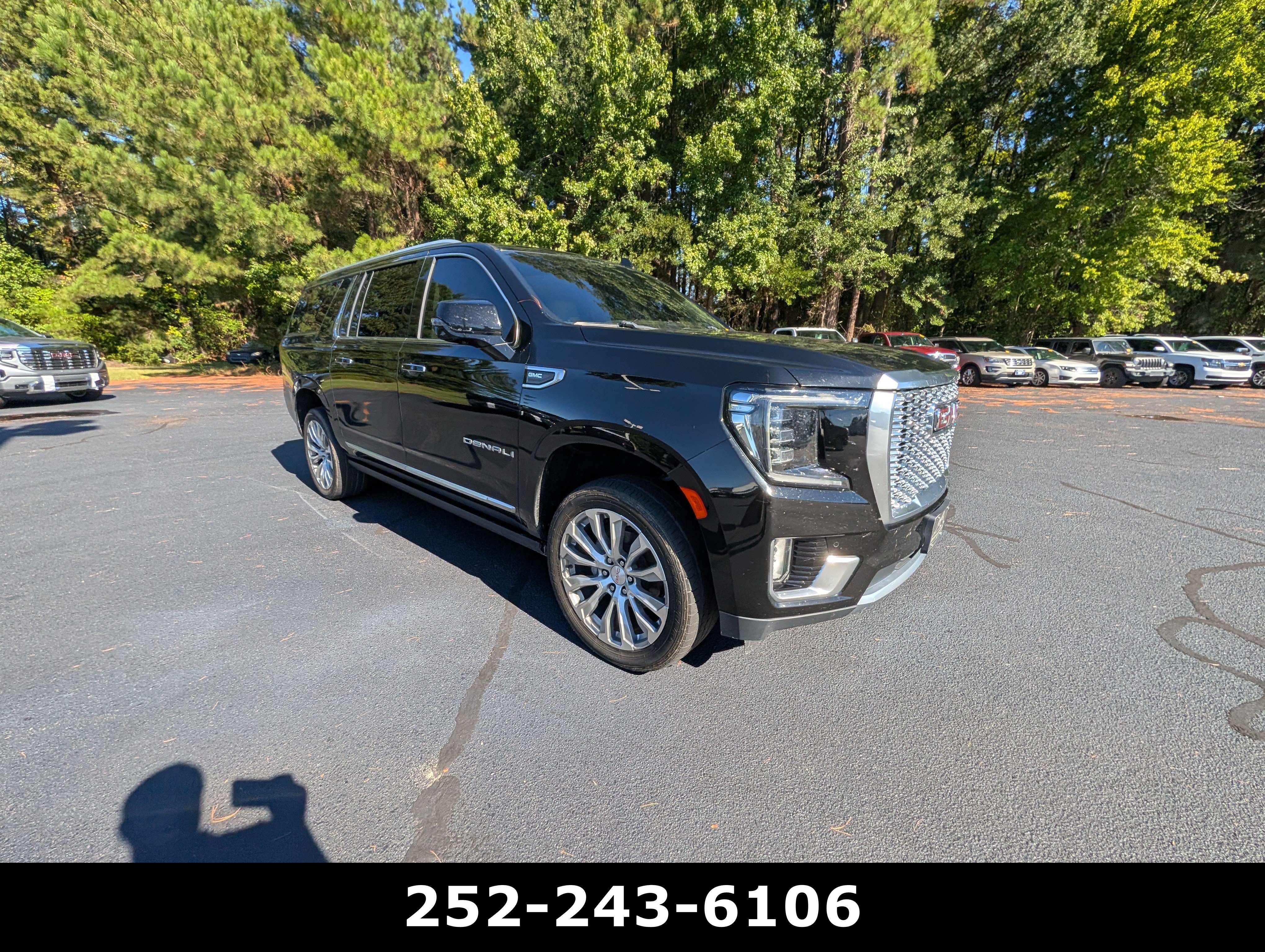 Used 2023 GMC Yukon XL Denali AWD/4WD image 2