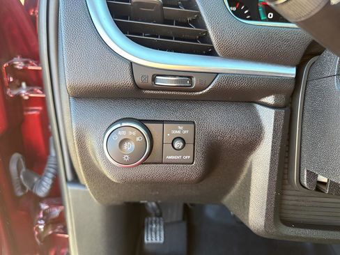 Used 2017 Chevrolet Traverse LT image 29