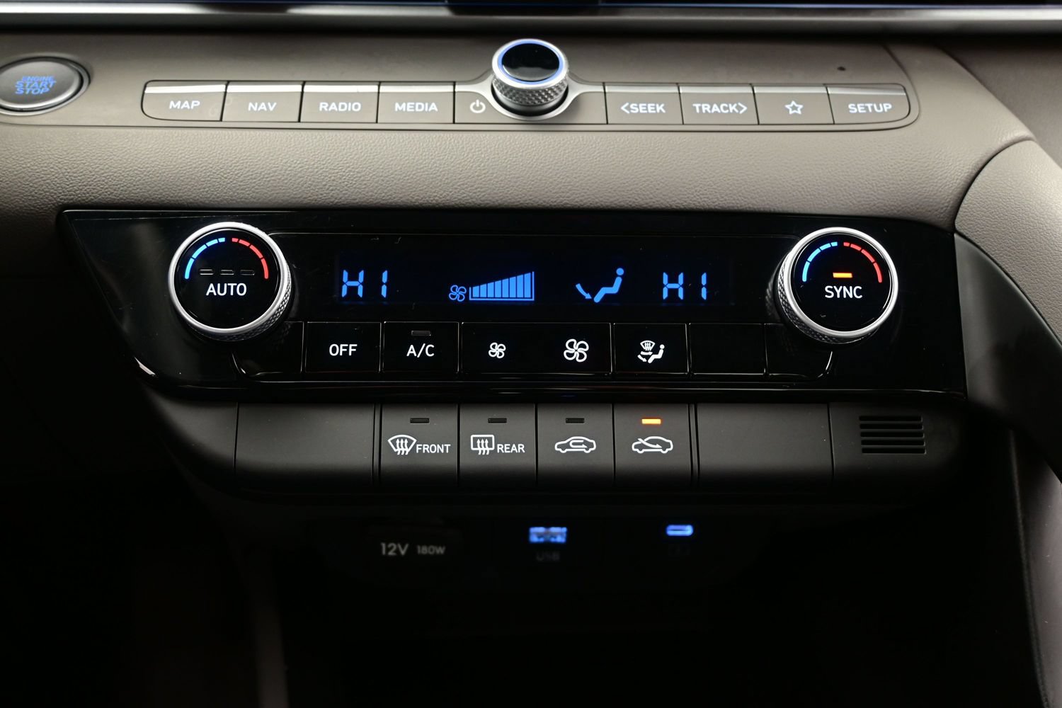 Certified 2024 Hyundai Elantra SEL FWD image 19