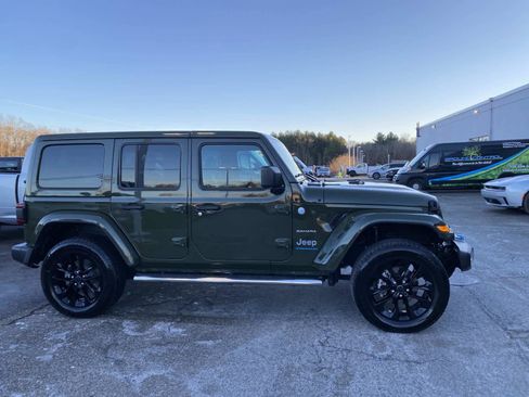 Used 2024 Jeep Wrangler Sahara w/ Technology Group image 2