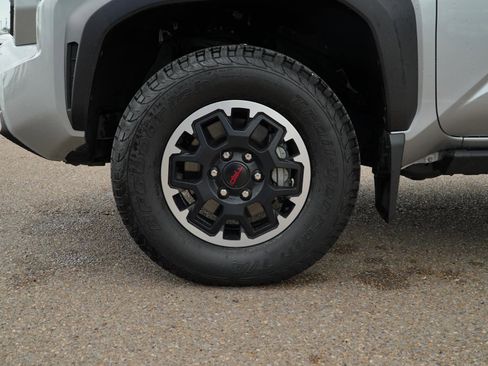 Used 2025 Toyota Tacoma TRD Off-Road AWD/4WD image 11