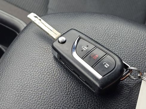 Used 2024 Toyota RAV4 LE AWD/4WD image 33