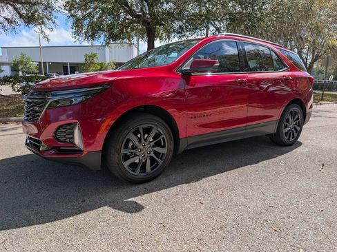 Used 2022 Chevrolet Equinox RS w/ RS Leather Package image 3