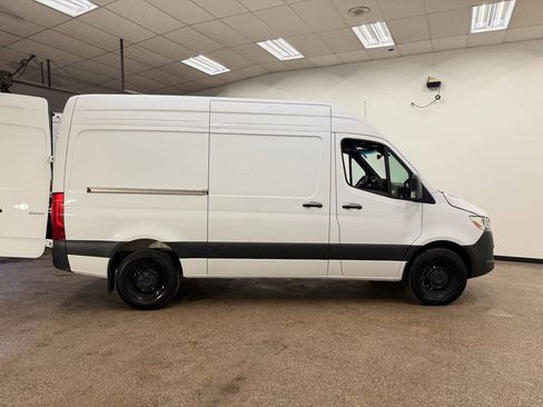 Used 2025 Mercedes-Benz Sprinter 2500 image 7