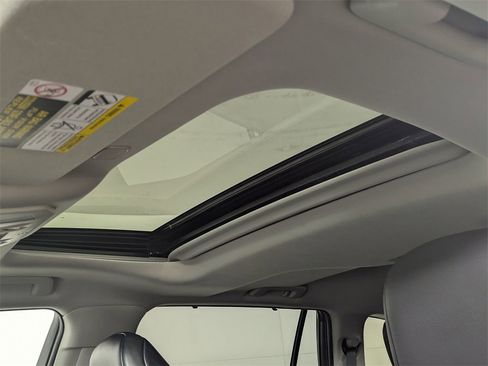 Used 2023 Toyota Highlander XLE image 24