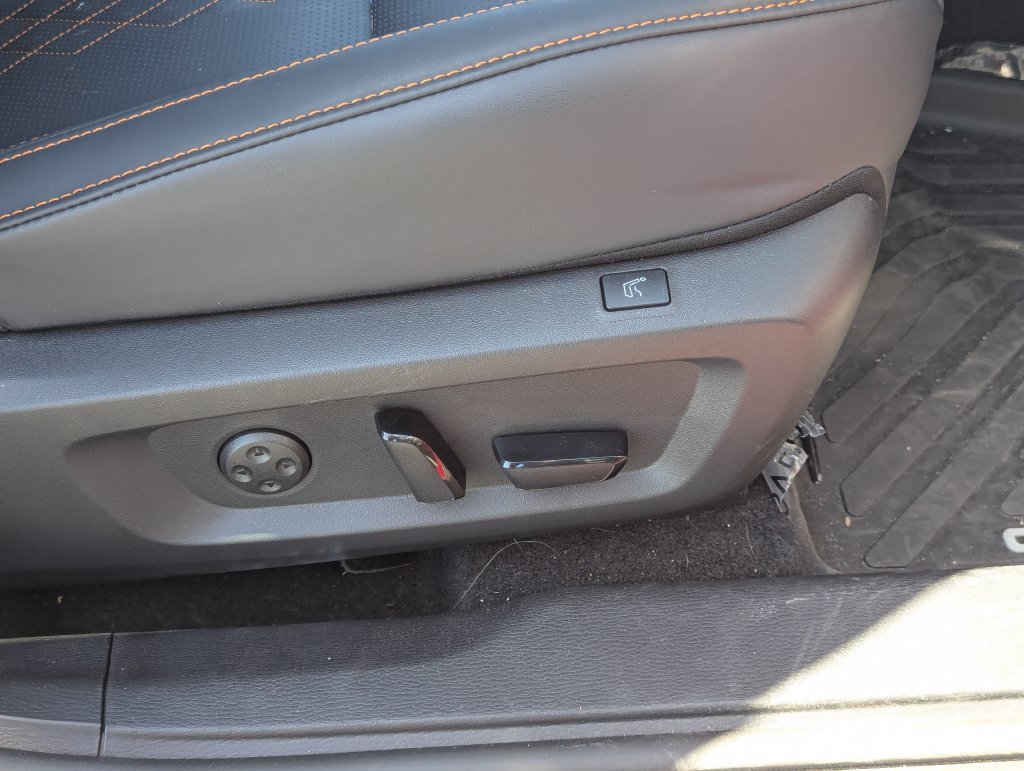 Used 2025 Mitsubishi Outlander 4WD Plug-In Hybrid image 41