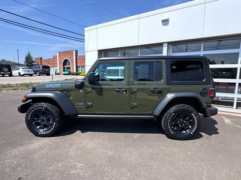 Used 2023 Jeep Wrangler Unlimited w/ Convenience Group AWD/4WD image 3