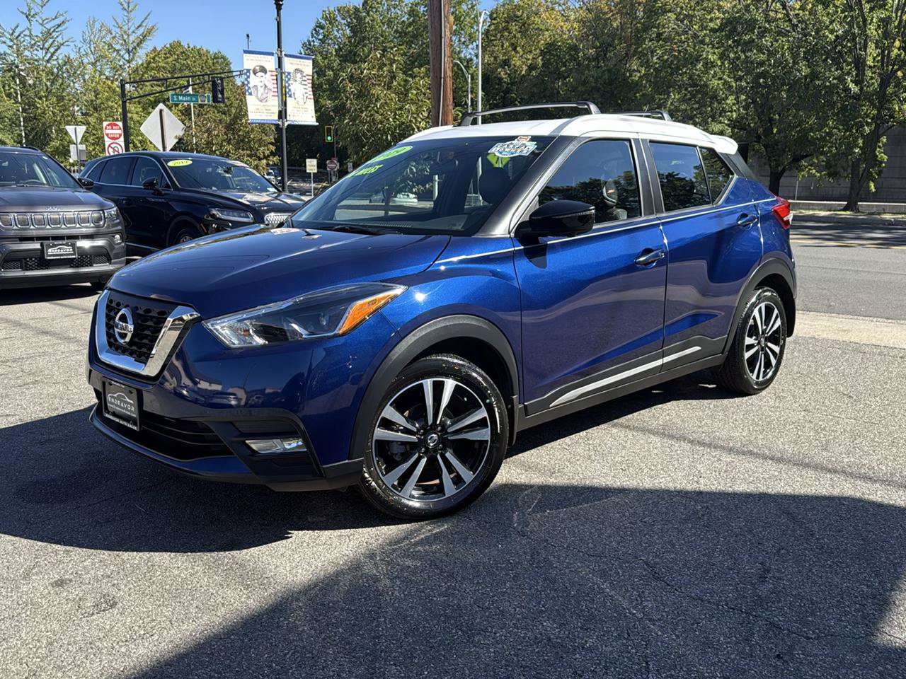 Used 2019 Nissan Kicks SR w/ SR Premium Package FWD image 3