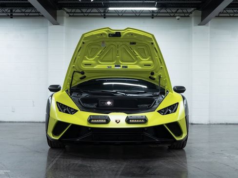 Used 2024 Lamborghini Huracan Sterrato image 3