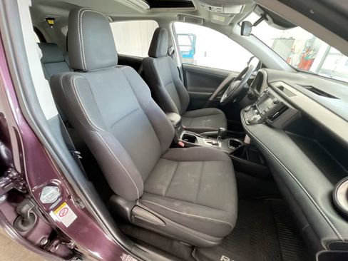 Used 2018 Toyota RAV4 XLE AWD/4WD image 24