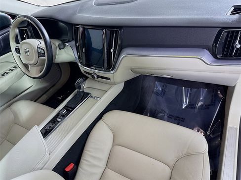 Used 2020 Volvo S60 T6 Momentum image 34