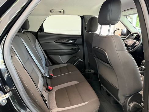 Used 2023 Chevrolet TrailBlazer LT FWD image 17