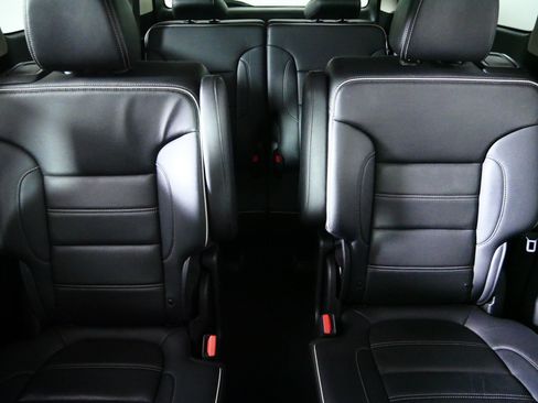 Certified 2022 GMC Acadia Denali w/ Denali Ultimate Package AWD/4WD image 13