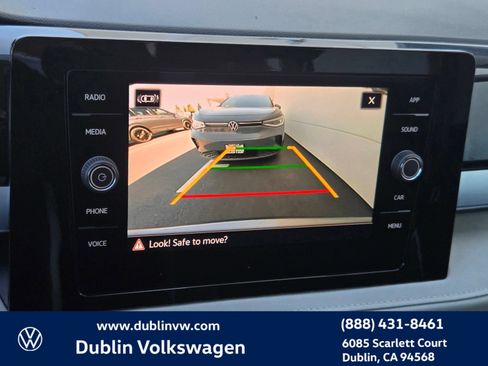 Certified 2025 Volkswagen Taos SE w/ Panoramic Sunroof Package FWD image 15