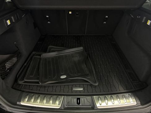 Used 2025 Jaguar F-PACE R-Dynamic S image 17