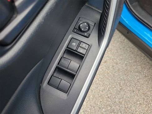 Used 2021 Toyota RAV4 LE image 14