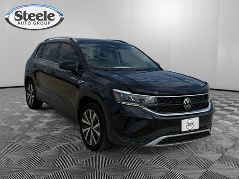 New 2024 Volkswagen Taos SE image 7