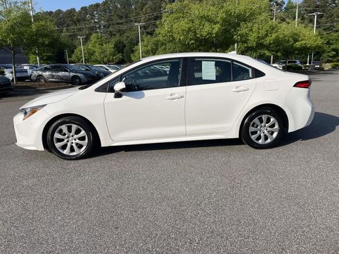 Used 2023 Toyota Corolla LE FWD image 2