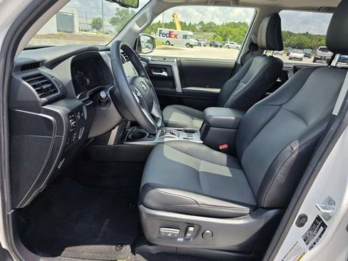 Used 2020 Toyota 4Runner SR5 Premium w/ Moonroof Package RWD image 9