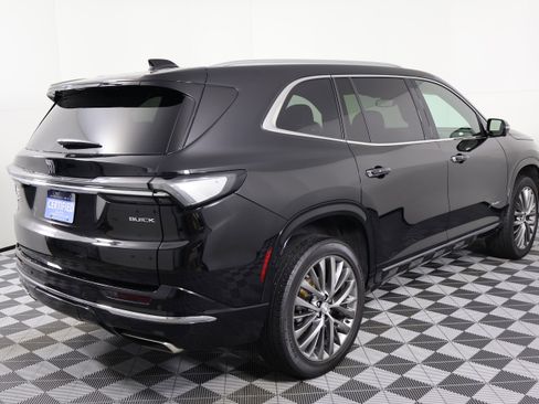 Certified 2025 Buick Enclave Avenir image 37