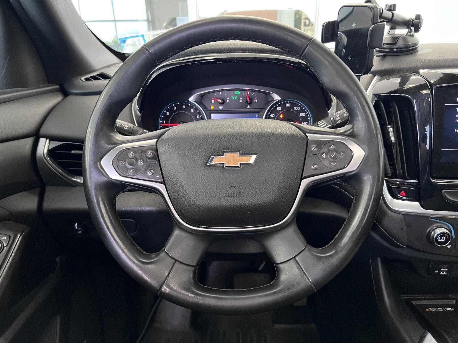 Used 2023 Chevrolet Traverse LT w/ LT Premium Package AWD/4WD image 5