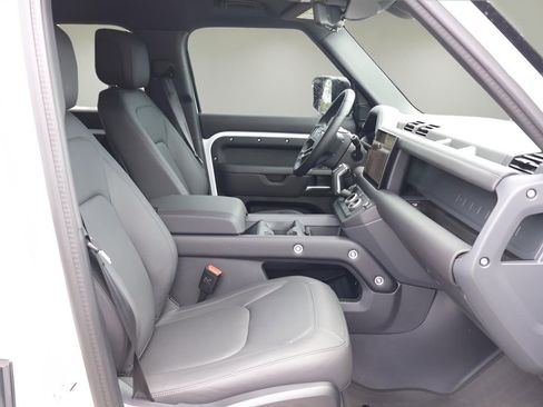 Used 2025 Land Rover Defender 130 S image 19
