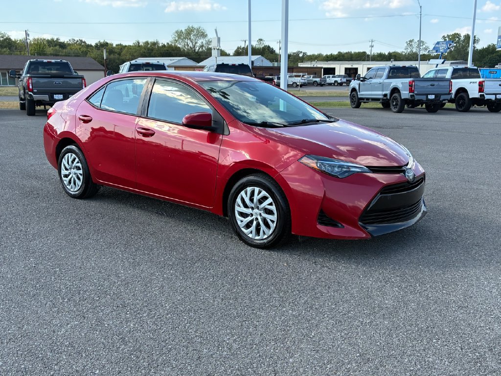 Used 2018 Toyota Corolla LE FWD image 1